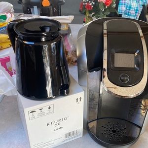 We are sell our Keurig 2.0 with a brand new 4 cup carafe.